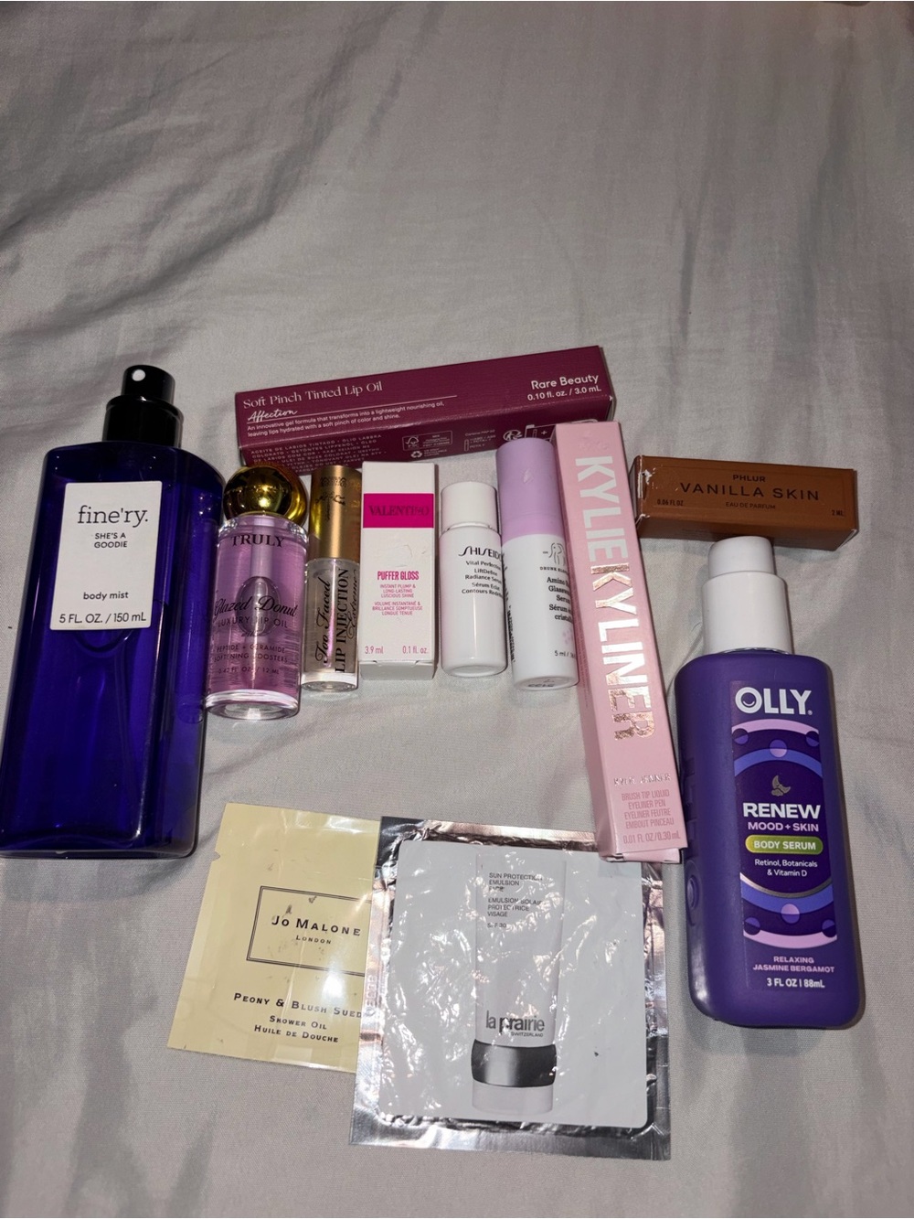Beauty Bundle with Kylie Liner & Olly PHLUR and more